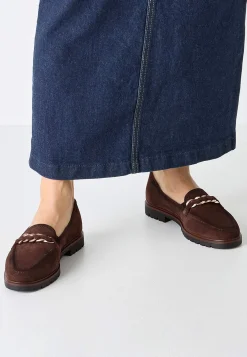 Bekväm mockaloafer med kedjedetalj Skinnskor|Loafers