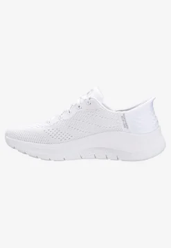 Hot Sneaker Slip-Ins: Arch Fit 2.0- Easy Chic Sneakers